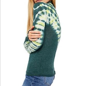 Free People Tops - NWT Free people green psychedelic turtle top XS Free People Tops - NWT Free people green psychedelic turtle top XS